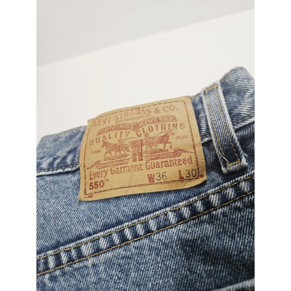 Vintage Levis 550 Jeans Size 36x30 Relaxed Fit Denim Blue Jeans Medium Wash - Picture 2 of 9